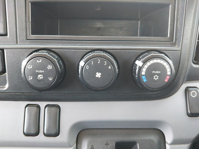 三菱ふそうキャンター平ボディ小型（2t・3t）[写真34]