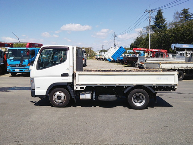 三菱ふそうキャンター平ボディ小型（2t・3t）[写真05]