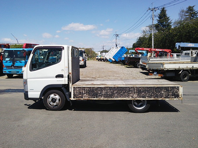 三菱ふそうキャンター平ボディ小型（2t・3t）[写真06]