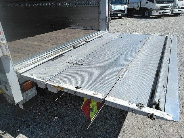 三菱ふそうキャンターアルミウイング小型（2t・3t）[写真17]