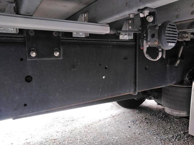 いすゞギガアルミウイング大型（10t）[写真12]