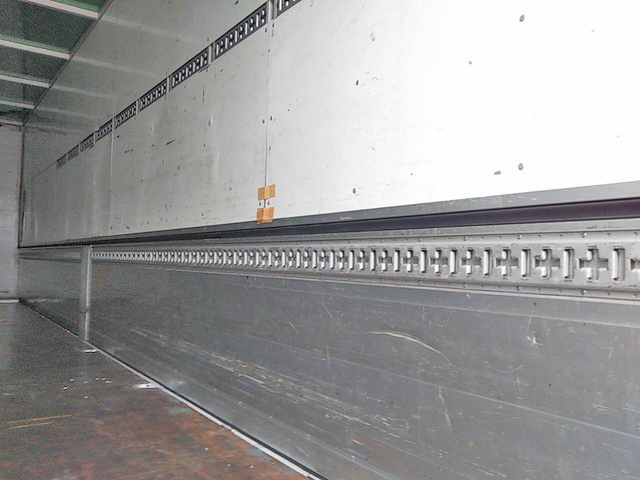 UDトラックスクオンアルミウイング大型（10t）[写真11]