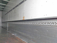 UDトラックスクオンアルミウイング大型（10t）[写真11]