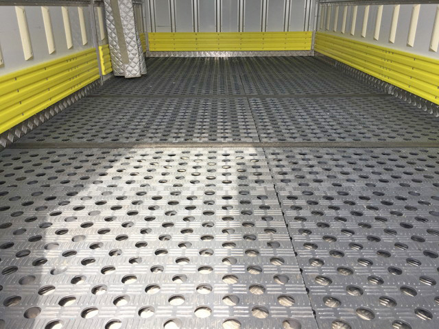 三菱ふそうキャンター冷凍車（冷蔵車）小型（2t・3t）[写真13]