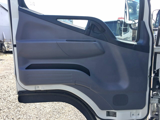 三菱ふそうキャンター冷凍車（冷蔵車）小型（2t・3t）[写真29]