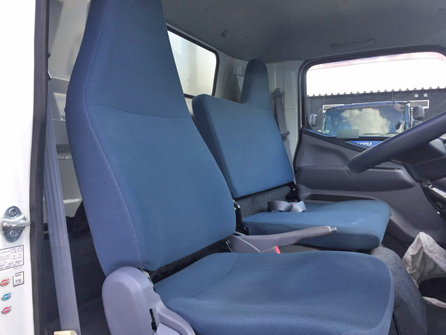 三菱ふそうキャンター冷凍車（冷蔵車）小型（2t・3t）[写真32]