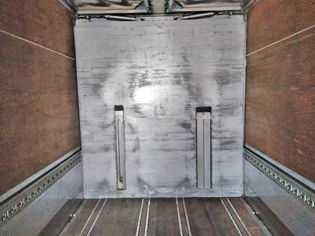 いすゞギガアルミウイング大型（10t）[写真11]