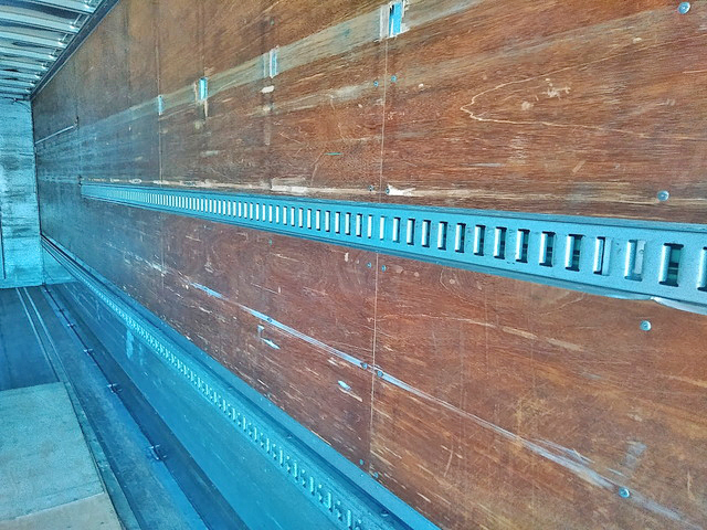 いすゞギガアルミウイング大型（10t）[写真13]