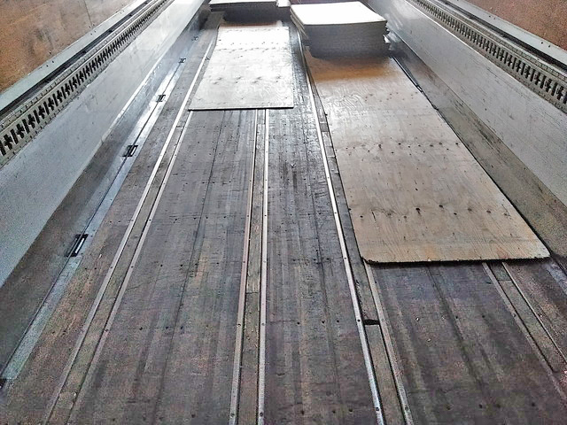 いすゞギガアルミウイング大型（10t）[写真15]