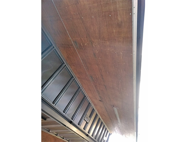 いすゞギガアルミウイング大型（10t）[写真17]