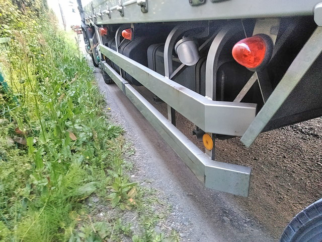 いすゞギガアルミウイング大型（10t）[写真20]