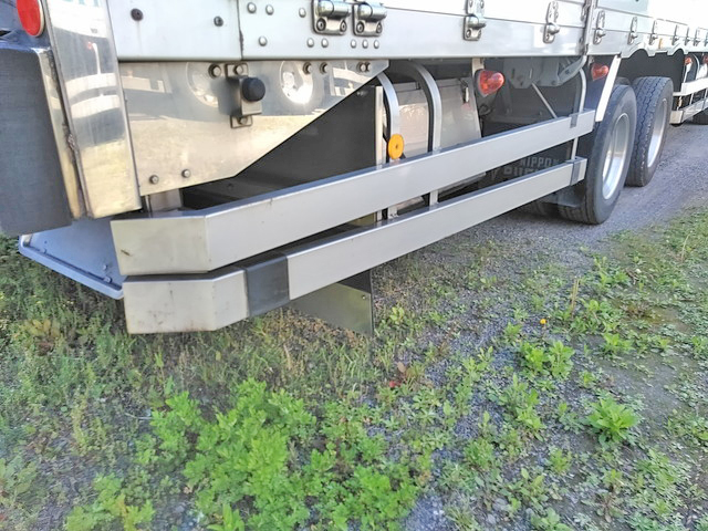 いすゞギガアルミウイング大型（10t）[写真22]