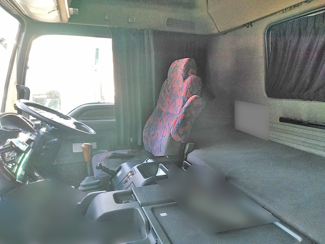 いすゞギガアルミウイング大型（10t）[写真32]