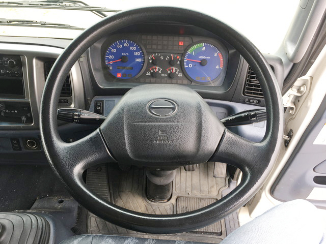 日野レンジャーユニック4段増トン（6t・8t）[写真37]