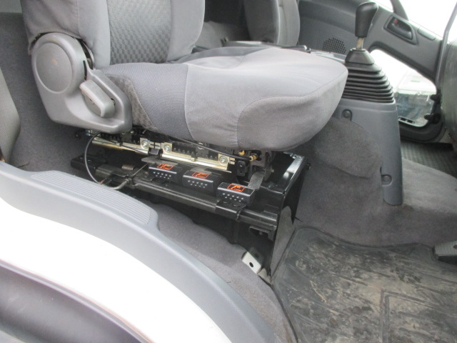 いすゞフォワードアルミウイング中型（4t）[写真35]