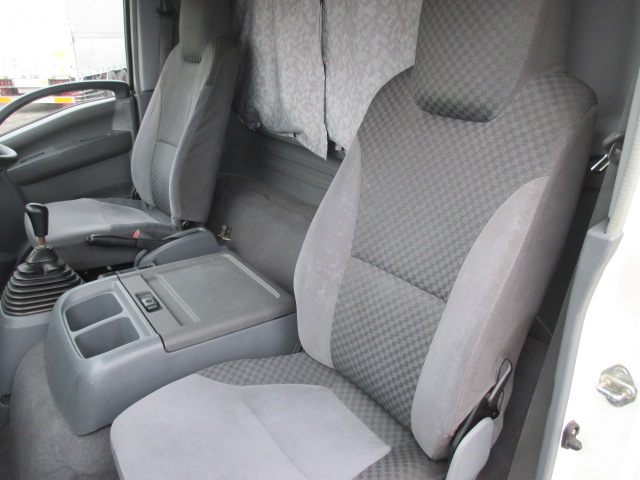 いすゞフォワードアルミウイング中型（4t）[写真38]