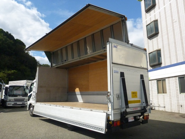 三菱ふそうファイターアルミウイング中型（4t）[写真02]