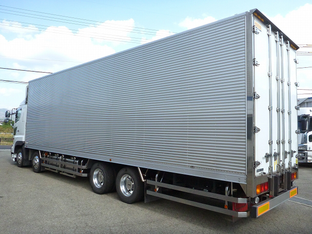 日野プロフィアアルミバン大型（10t）[写真02]