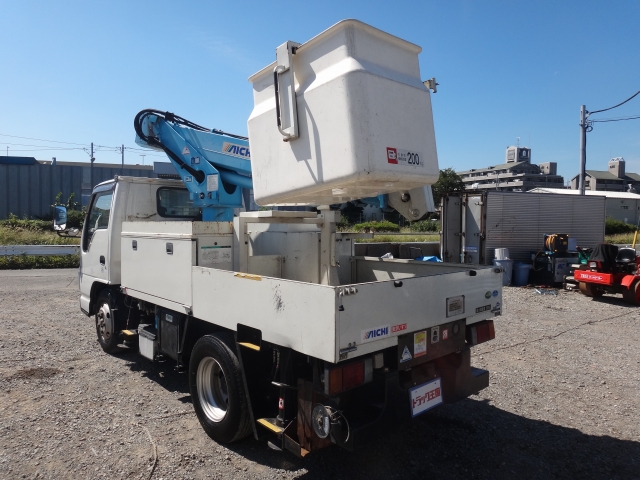 いすゞエルフ高所作業車小型（2t・3t）[写真02]