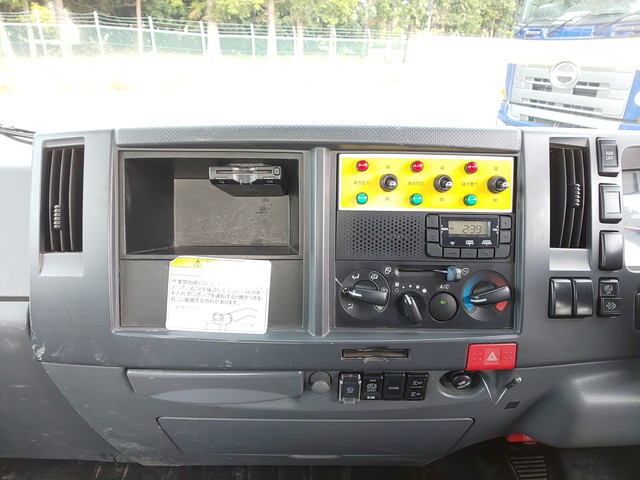 いすゞエルフ散水車小型（2t・3t）[写真33]