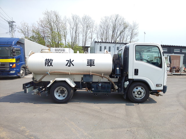いすゞエルフ散水車小型（2t・3t）[写真06]