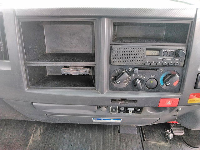 いすゞエルフクレーン4段小型（2t・3t）[写真38]