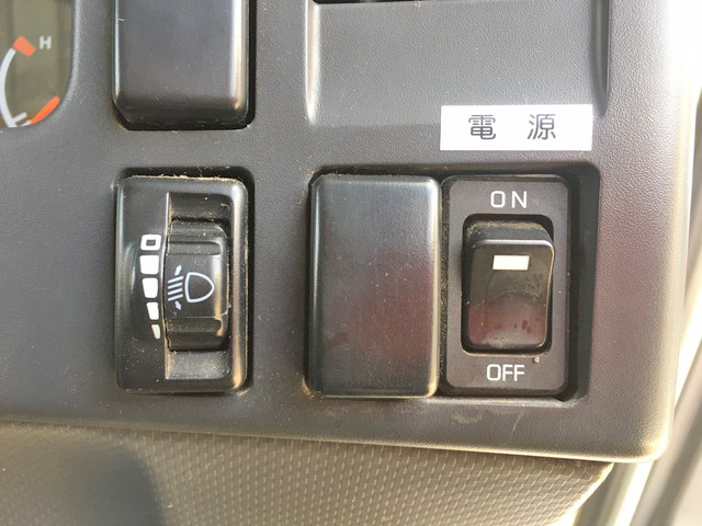 いすゞエルフ散水車小型（2t・3t）[写真37]