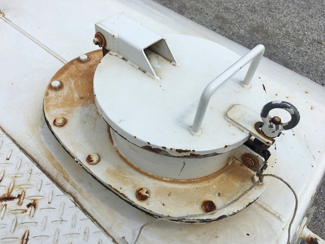 いすゞエルフ散水車小型（2t・3t）[写真09]