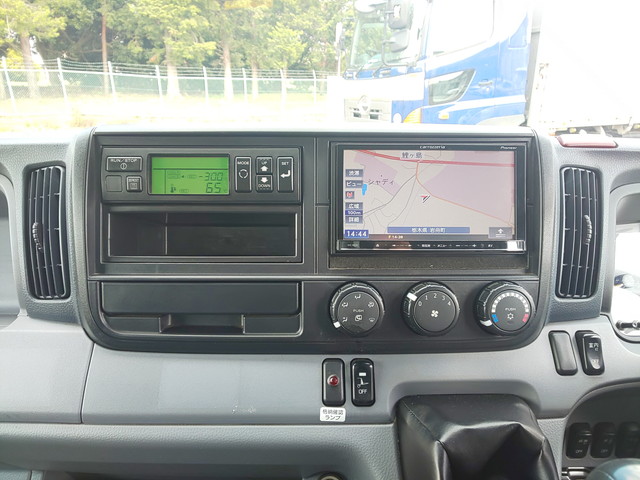 三菱ふそうキャンター冷凍車（冷蔵車）小型（2t・3t）[写真33]