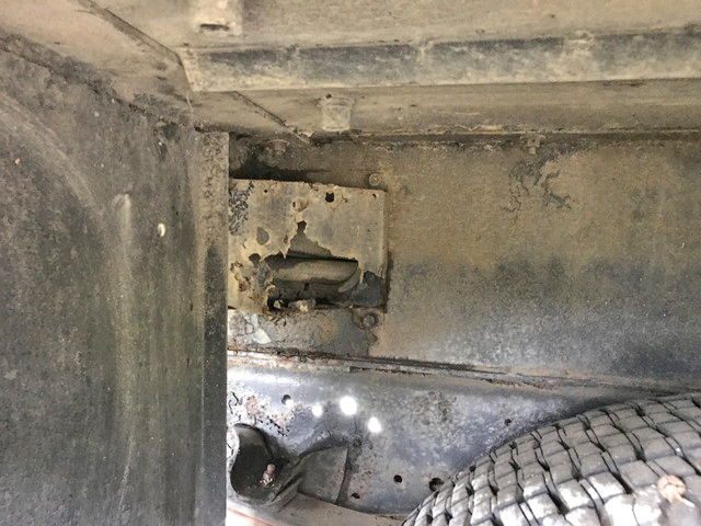 いすゞエルフ高所作業車小型（2t・3t）[写真28]