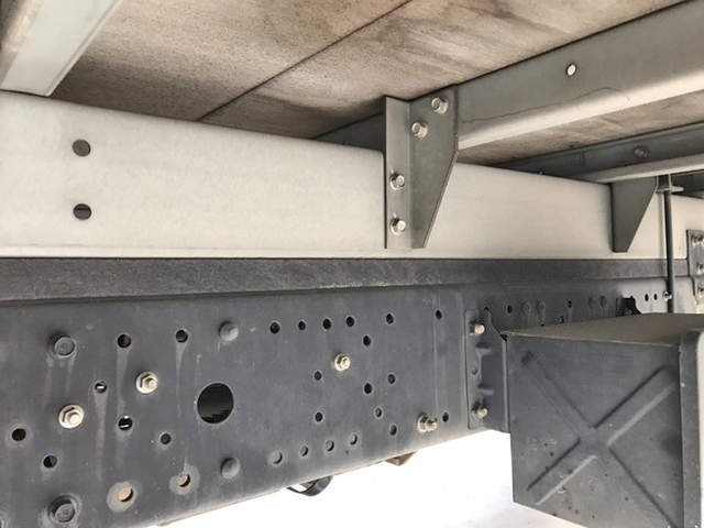 三菱ふそうキャンターアルミバン小型（2t・3t）[写真22]