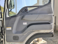 三菱ふそうキャンターアルミバン小型（2t・3t）[写真28]