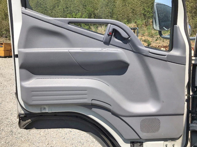 三菱ふそうキャンターアルミバン小型（2t・3t）[写真29]