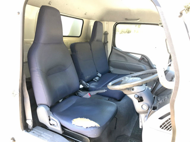 三菱ふそうキャンターアルミバン小型（2t・3t）[写真30]