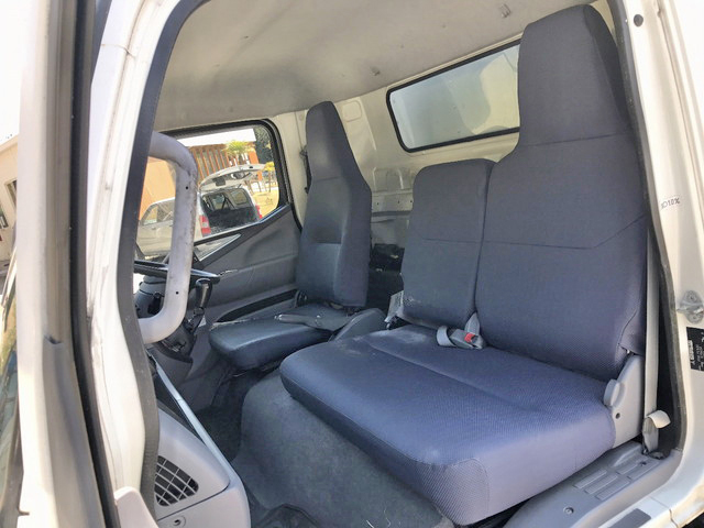 三菱ふそうキャンターアルミバン小型（2t・3t）[写真31]