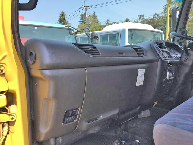 いすゞフォワードアルミウイング中型（4t）[写真32]