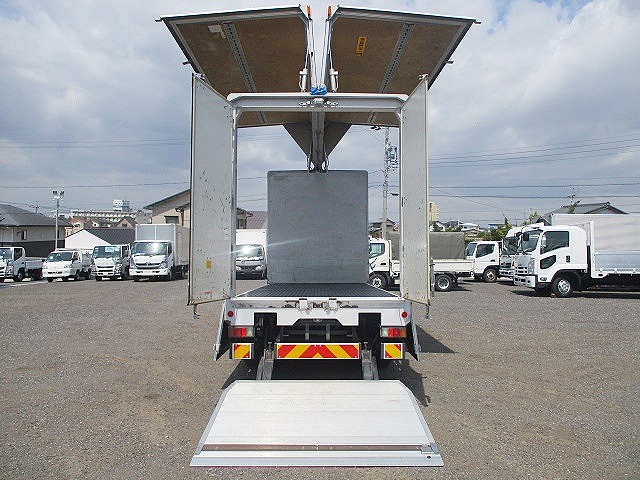 三菱ふそうキャンターアルミウイング小型（2t・3t）[写真11]