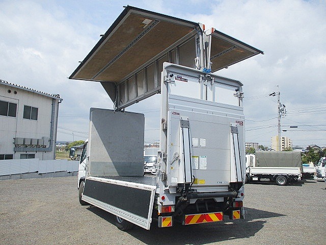 三菱ふそうキャンターアルミウイング小型（2t・3t）[写真12]