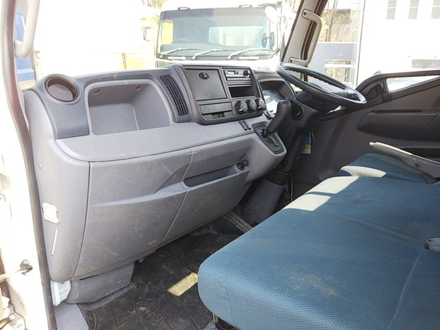 三菱ふそうキャンター平ボディ小型（2t・3t）[写真34]