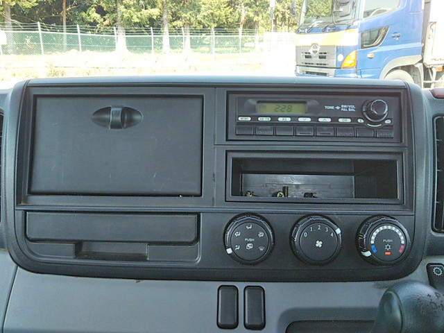 三菱ふそうキャンター平ボディ小型（2t・3t）[写真37]