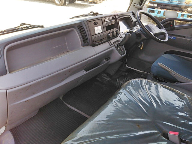 三菱ふそうキャンターダブルキャブ（Wキャブ）小型（2t・3t）[写真28]