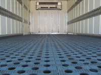 いすゞエルフ冷凍車（冷蔵車）小型（2t・3t）[写真05]