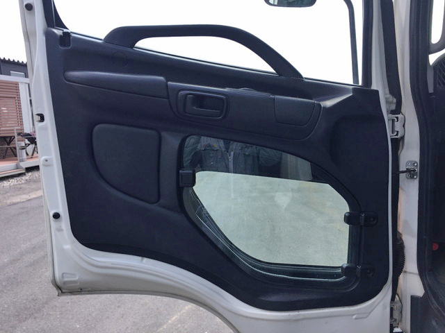 日野レンジャー平ボディ中型（4t）[写真26]