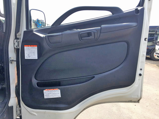 日野レンジャー平ボディ中型（4t）[写真27]