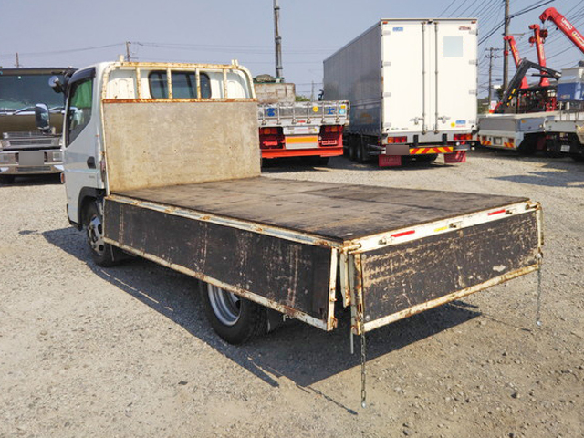 三菱ふそうキャンター平ボディ小型（2t・3t）[写真11]