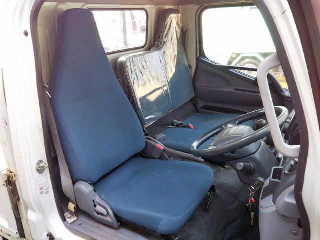 三菱ふそうキャンター平ボディ小型（2t・3t）[写真29]