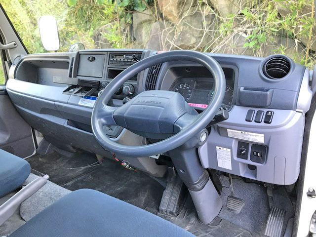 三菱ふそうキャンタークレーン3段小型（2t・3t）[写真30]