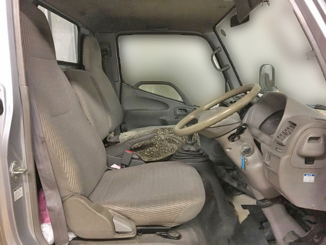 トヨタトヨエース平ボディ小型（2t・3t）[写真15]