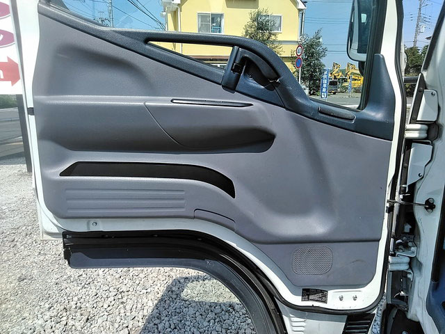 三菱ふそうキャンター平ボディ小型（2t・3t）[写真28]