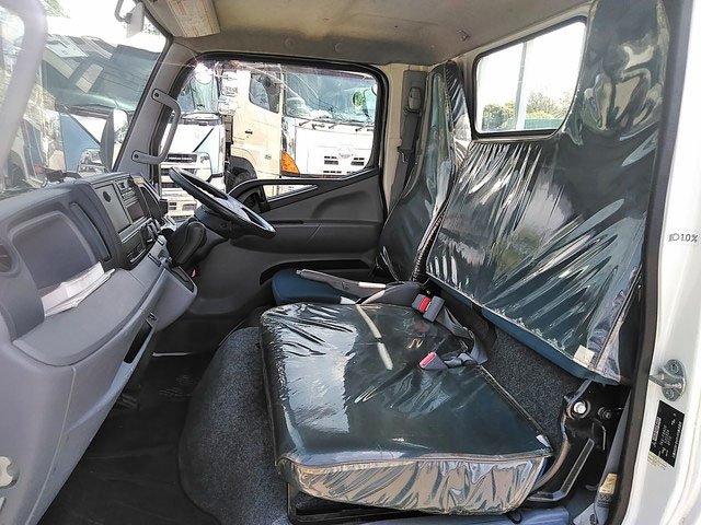 三菱ふそうキャンター平ボディ小型（2t・3t）[写真32]